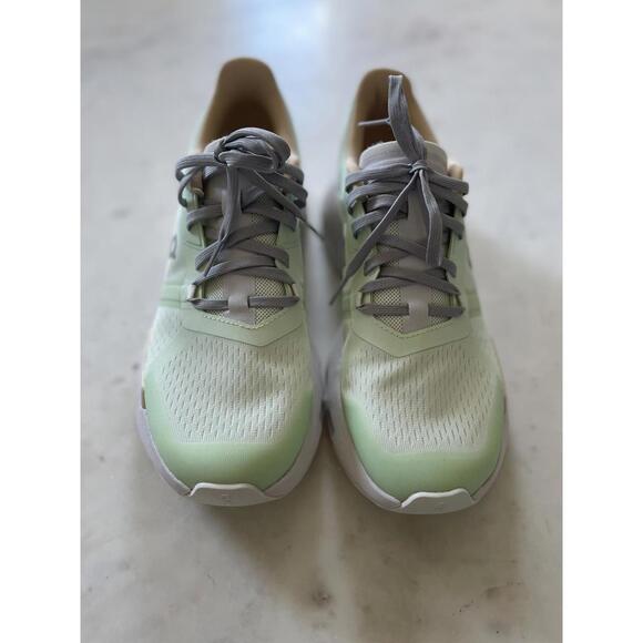 On Cloud Women's Sneakers - Light Green and Beige Size 9 Women’s - Picture 2 of 7